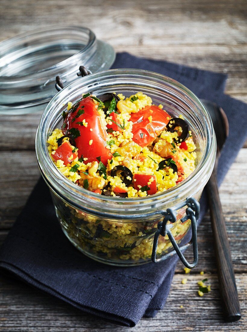 Couscous mit Oliven & Tomaten