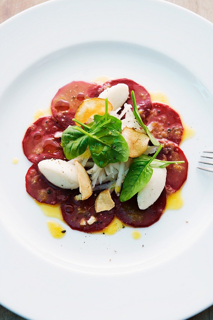 Rote-Bete-Scheiben mit Orangenvinaigrette und Topinambur -Püree