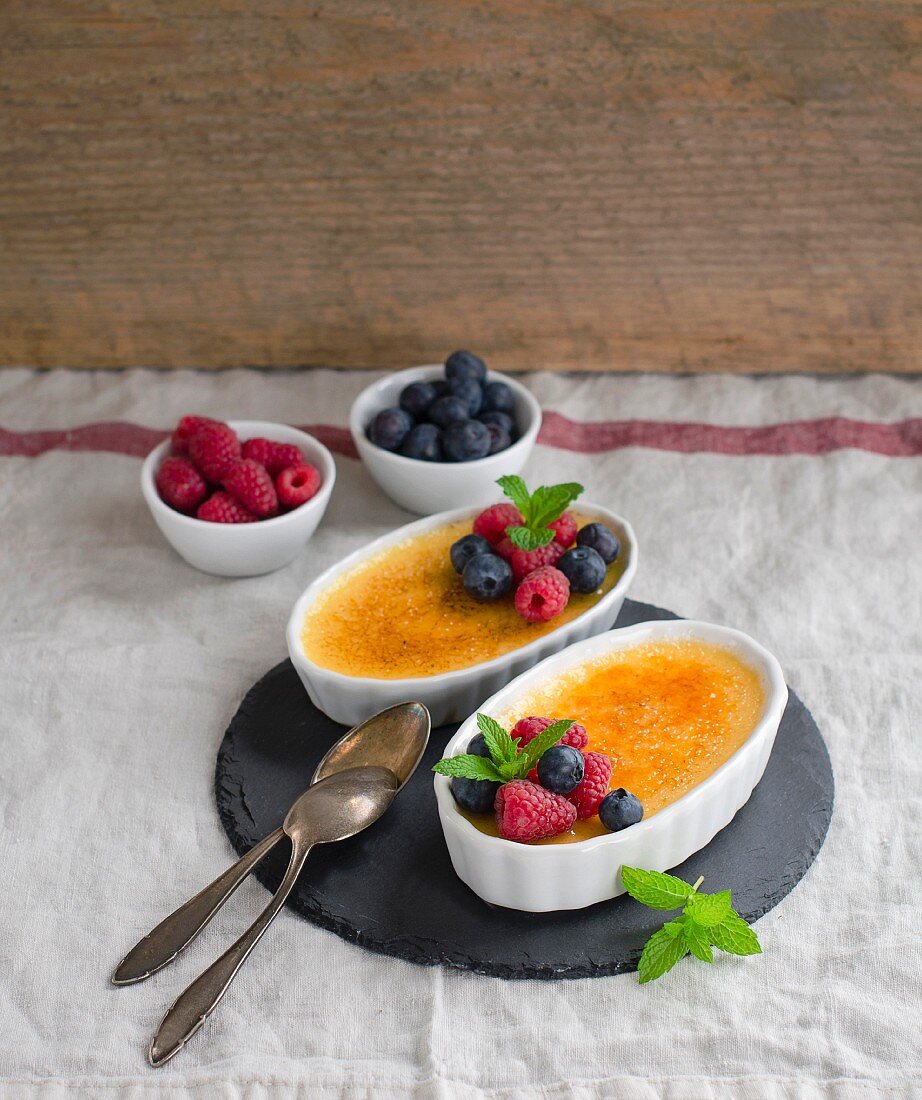 Creme brulee with raspberries and blueberries