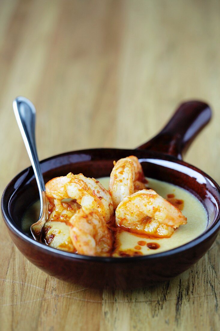 Fried prawns in cheese sauce
