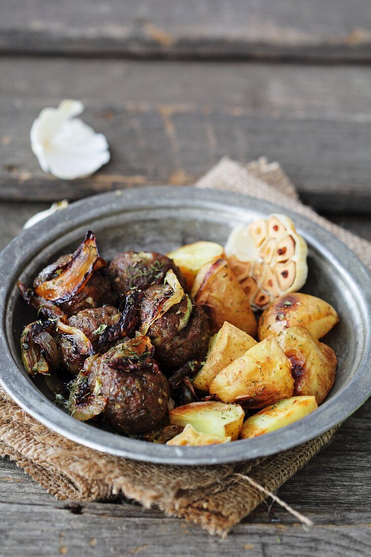 Meatballs with roast potatoes and garlic