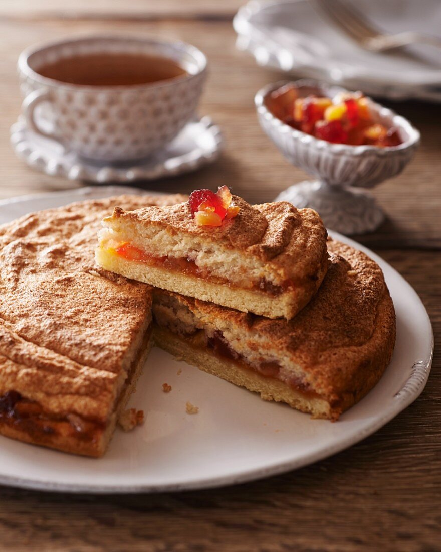 Fruit cake with almond meringue