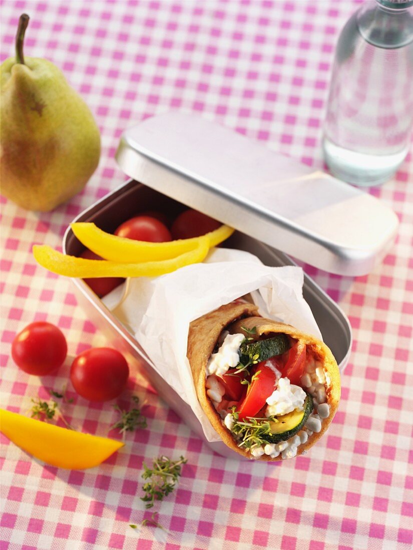 Lunchbox mit Gemüsewrap