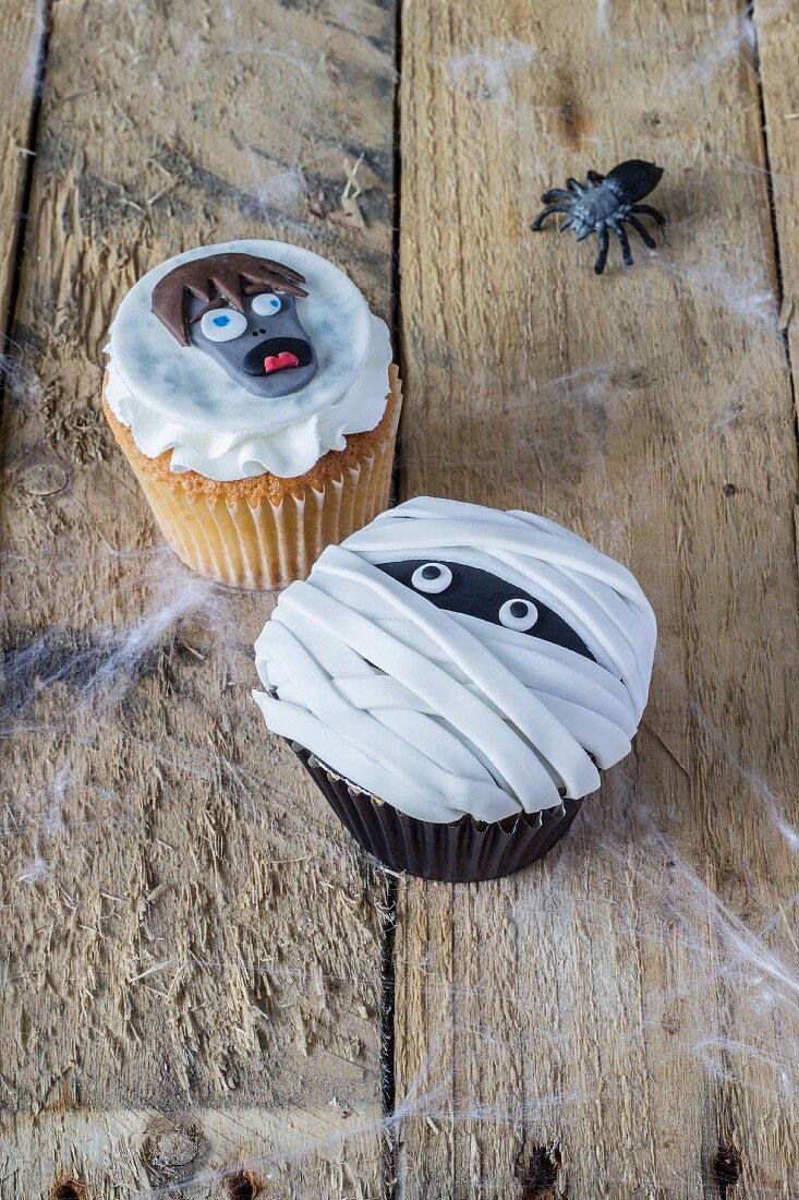 Two cupcakes (Frankenstein and a Mummy) for Halloween