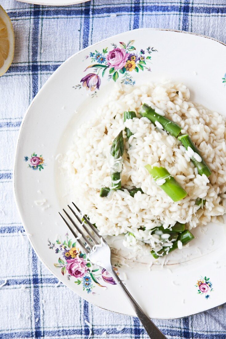 Risotto with green asparagus and Parmesan (seen from above)