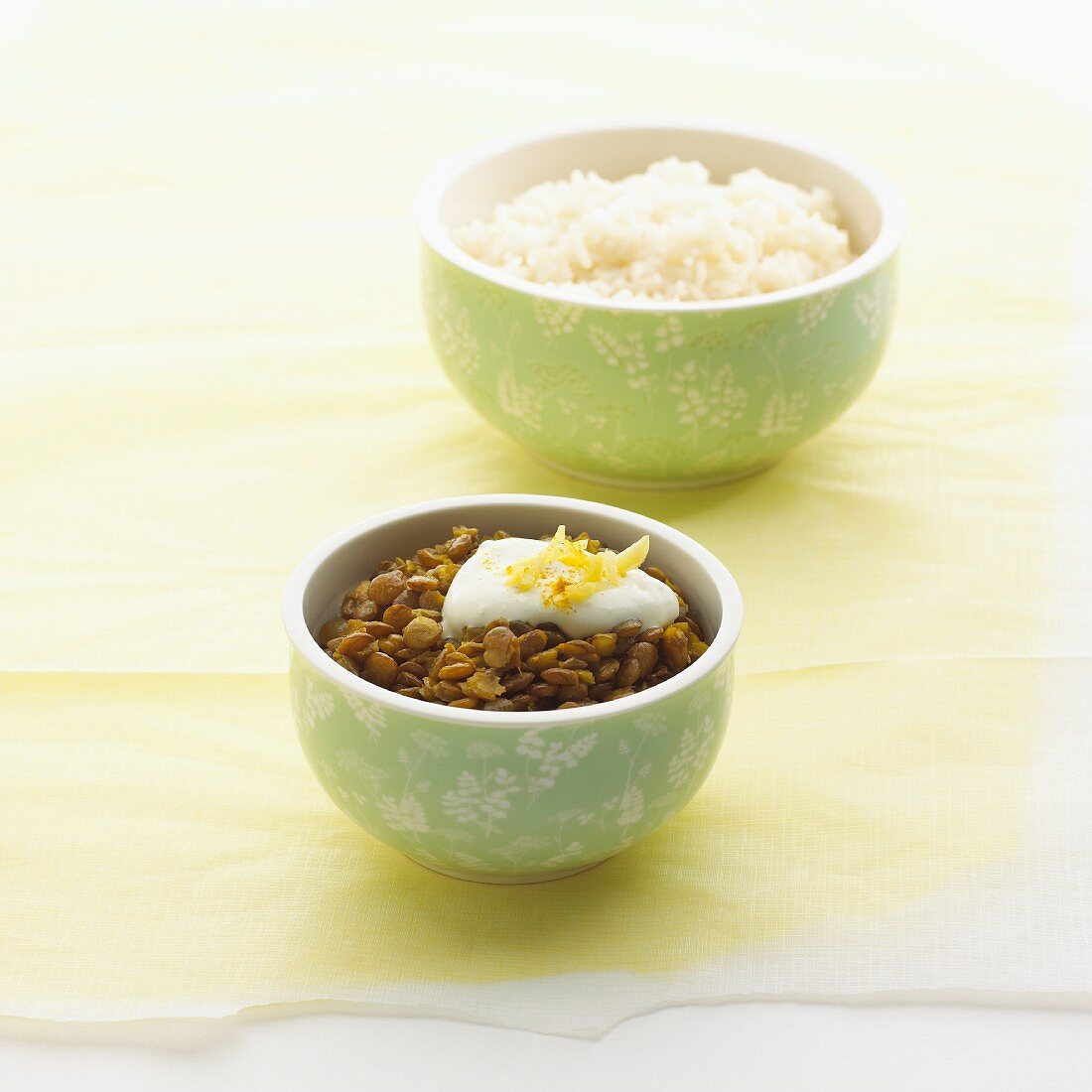Unpeeled green lentils with rice