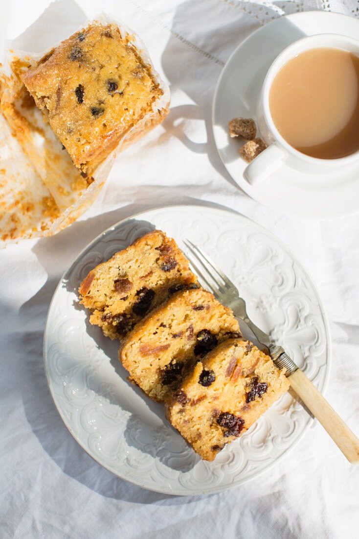 Marmeladenkuchen und Tee