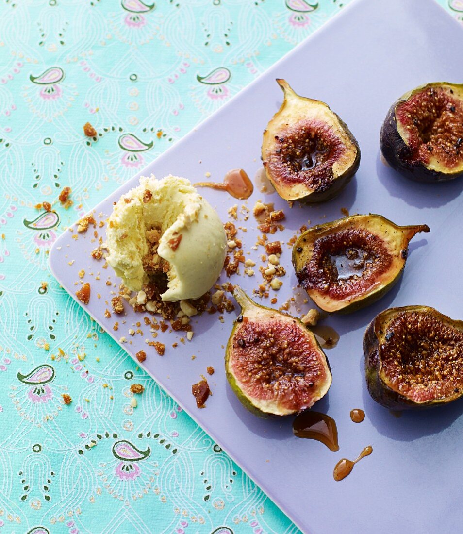 Baked figs with vanilla ice cream