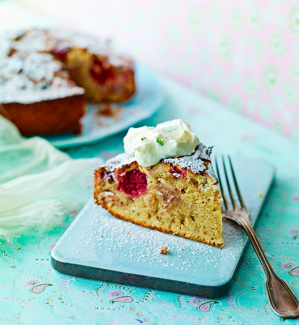 Erdbeer-Rhabarber-Kuchen