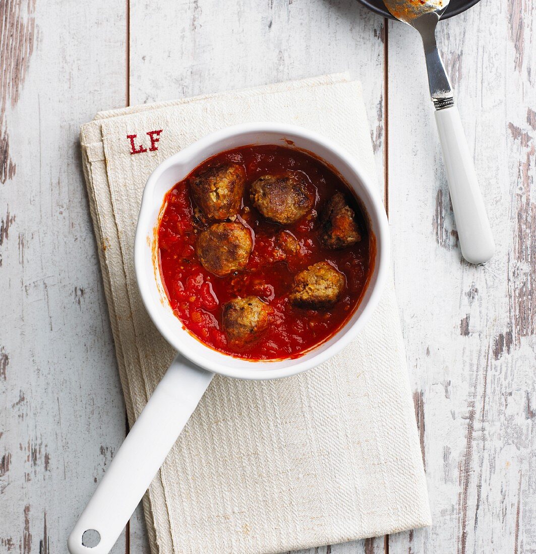 Fleischbällchen in Tomatensauce (Low Carb)