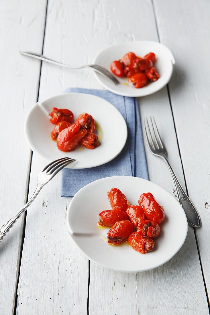 Tomaten gefüllte mit Mandeln