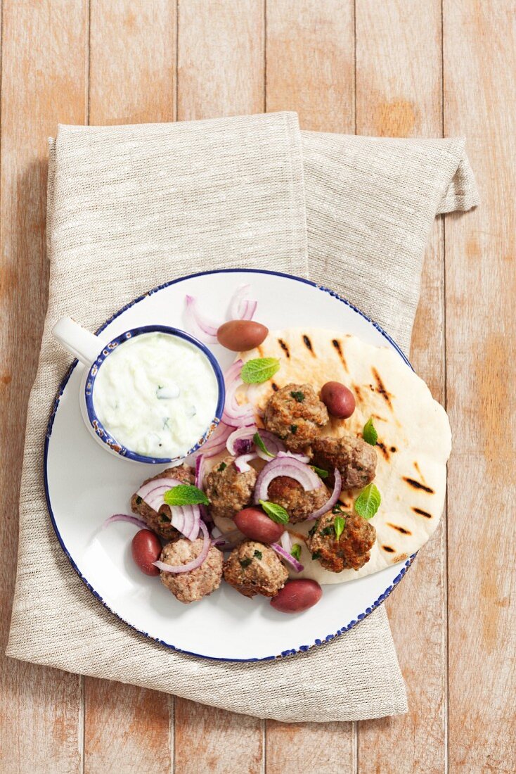 Keftedes (meatballs with pita bread and tzatziki, Grecce)