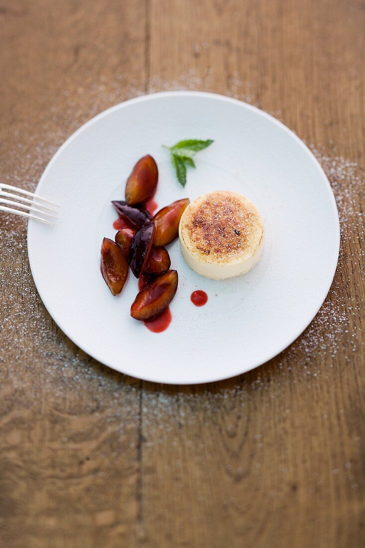 Rieslingflan mit Zwetschgenkompott