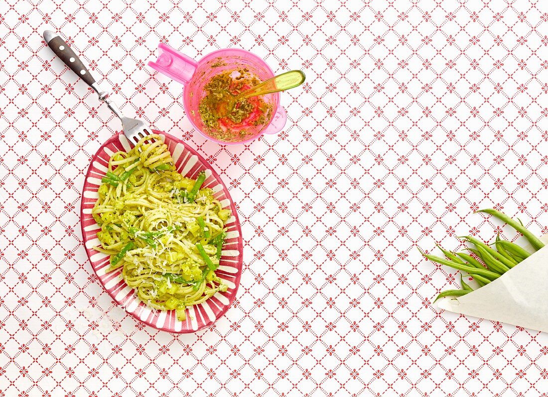 Linguine with basil pesto and green beans