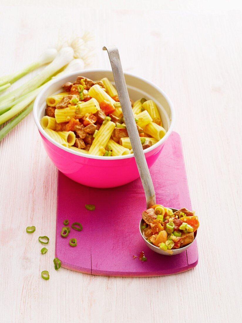 Tortiglioni mit Lamm-Aprikosen-Ragout