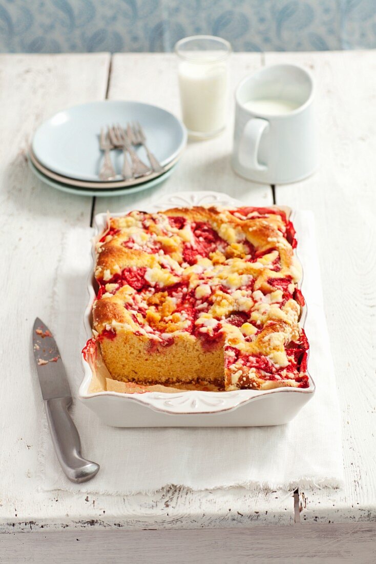 Yeast dough cake with strawberries, sliced