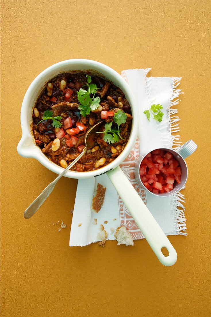 Chilli con carne with tomato salsa