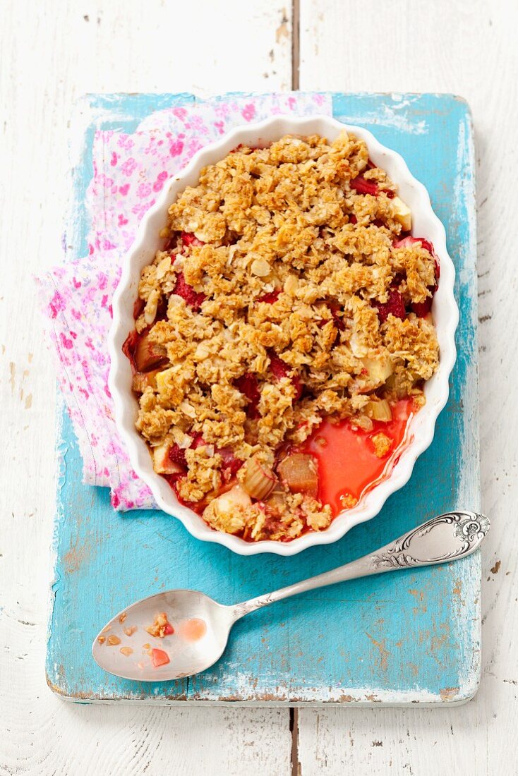 Rhubarb and strawberry crumble with apples