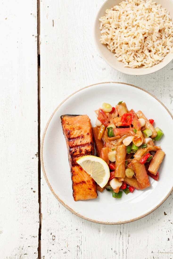 Grilled salmon with rhubarb, chilli peppers and spring onions