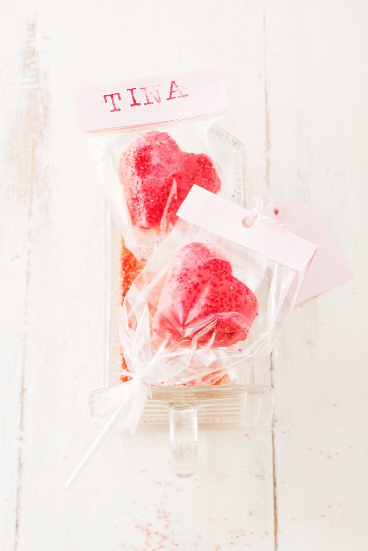 Heart-shaped cake pops as a gift