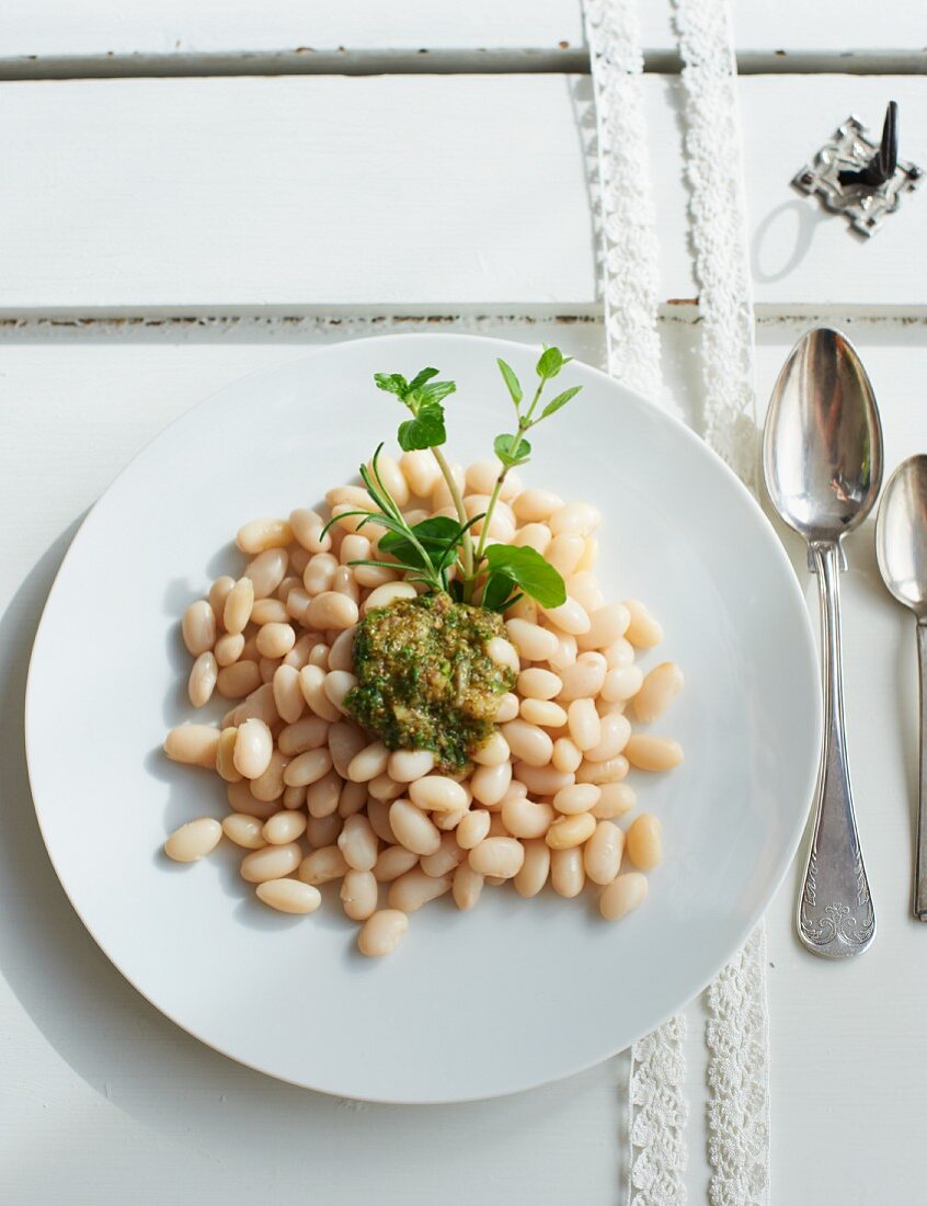 Weisser Bohnensalat mit Kräuterdressing