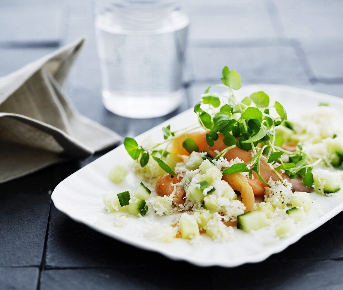 Smoked salmon with cucumber and horseradish