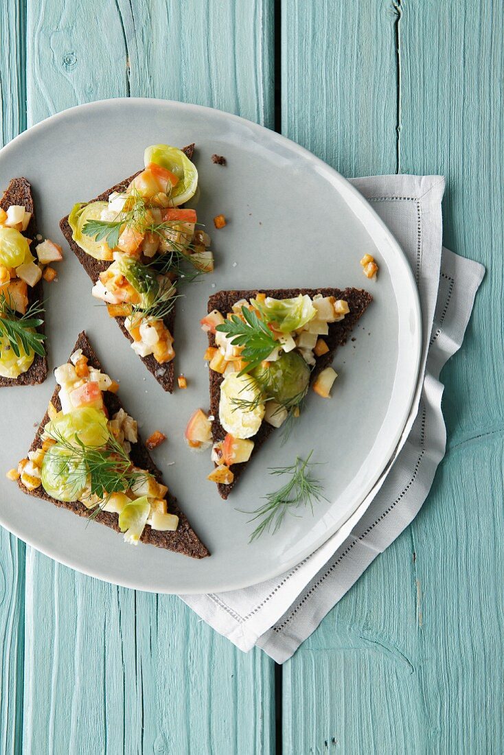 Pumpernickel canapes with Brussels sprouts, apples and pears