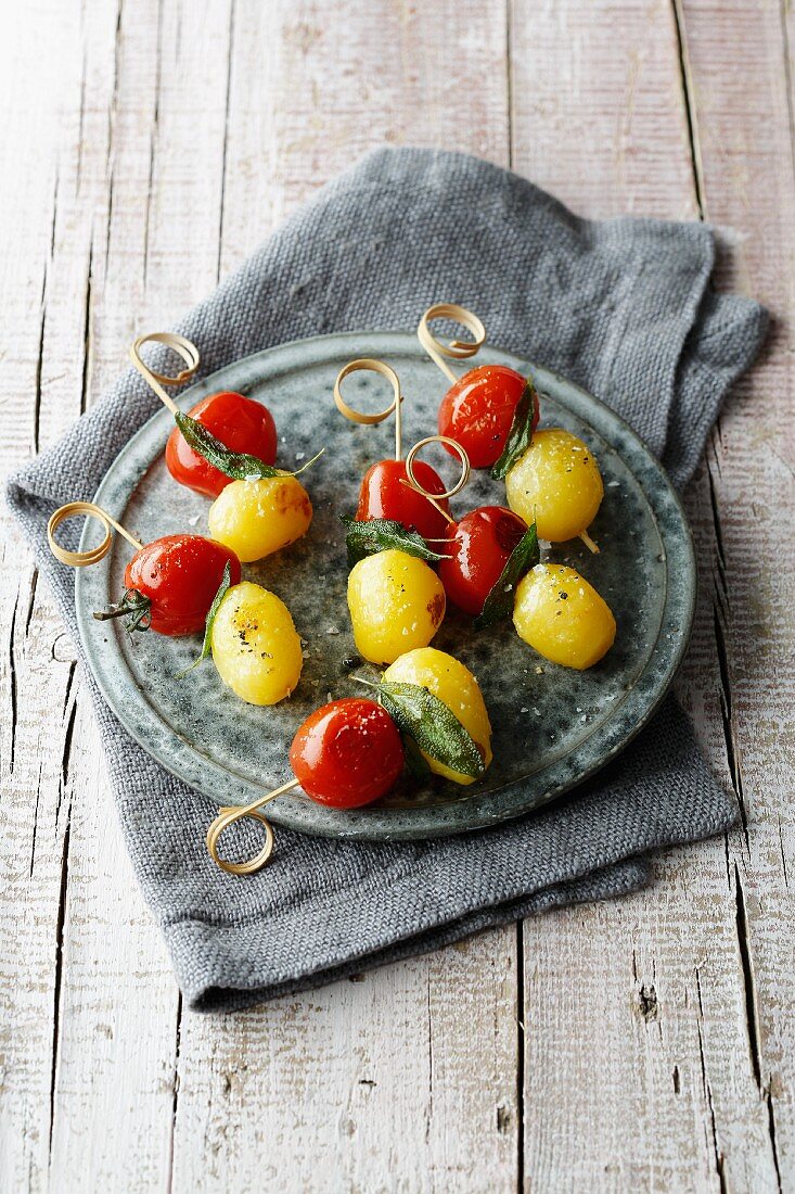 Potato skewers with tomatoes and sage