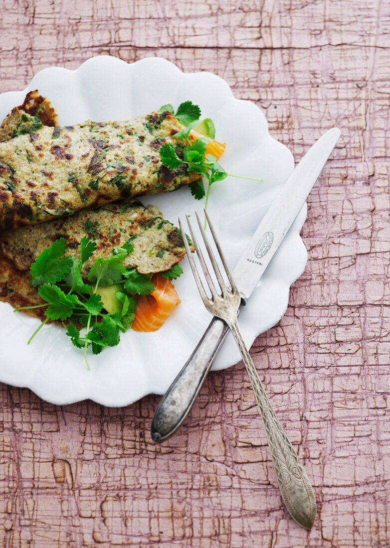 Quinoa-Pfannkuchen mit Räucherlachs