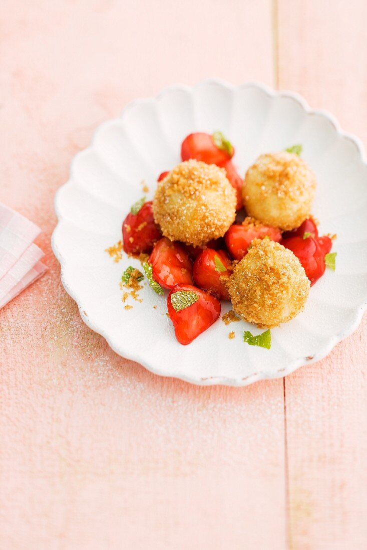 Quarkknödel mit Erdbeeren