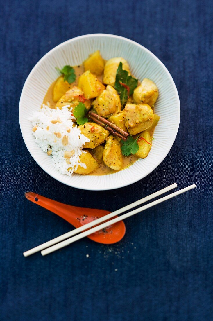 Hähnchencurry mit Ananas und Reis