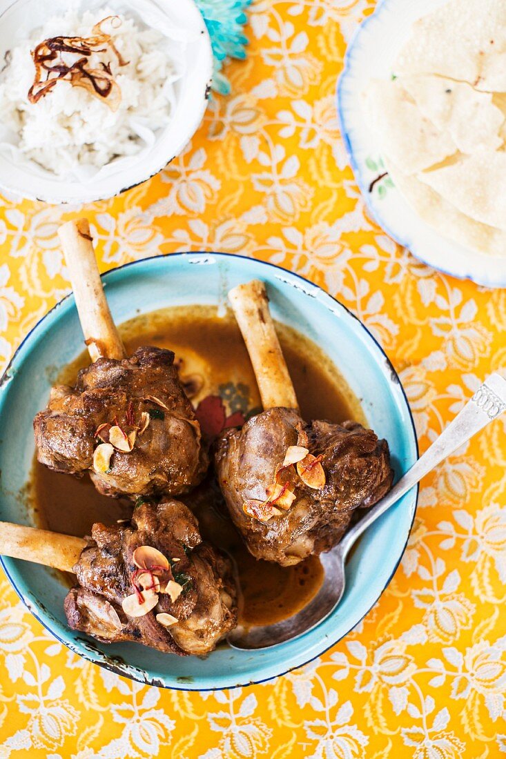 Knuckles of lamb with almonds, rice and poppadoms