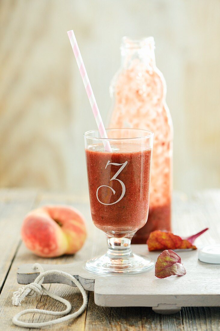 Rote-Bete-Smoothie mit Pfirsichen