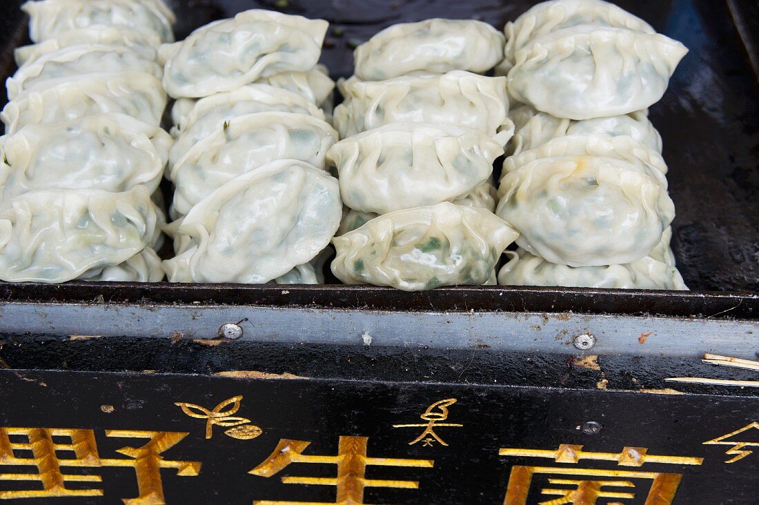 Teigtaschen mit Gemüsefüllung (Lijiang, China)