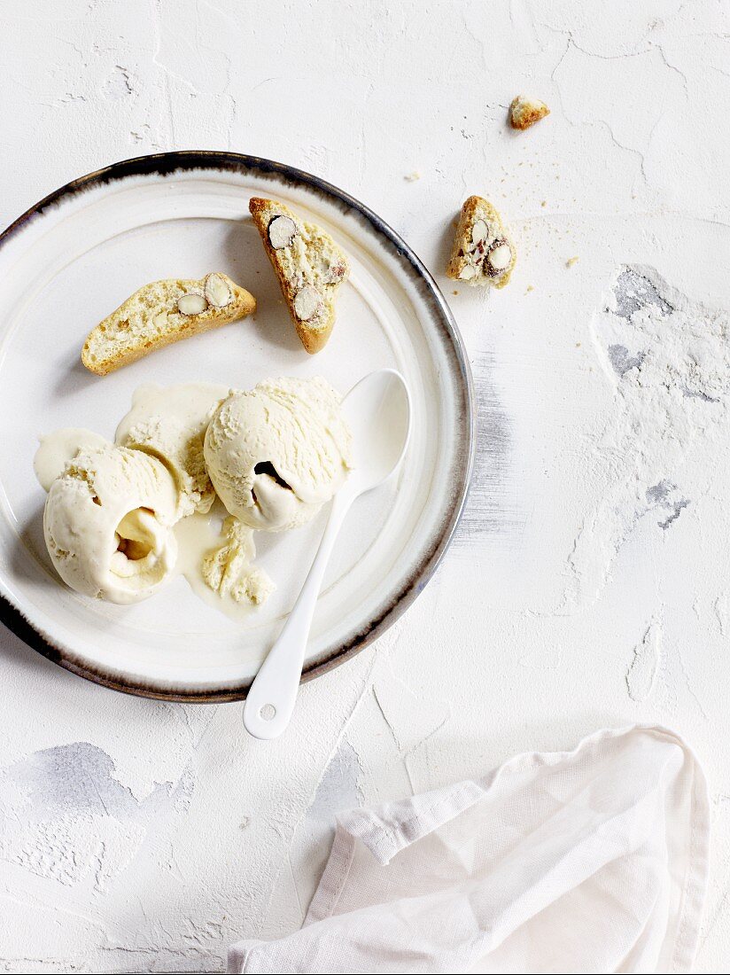 Tonka bean ice cream with cantucci