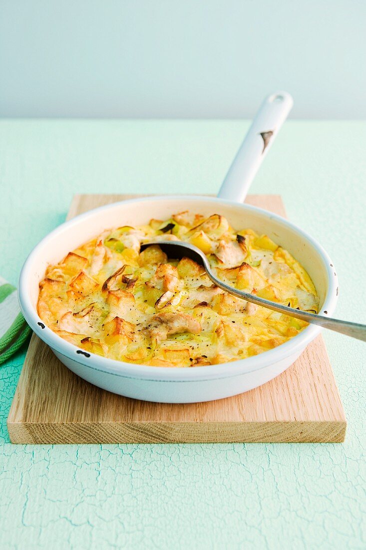Omelette with potatoes, chicken breast and leek