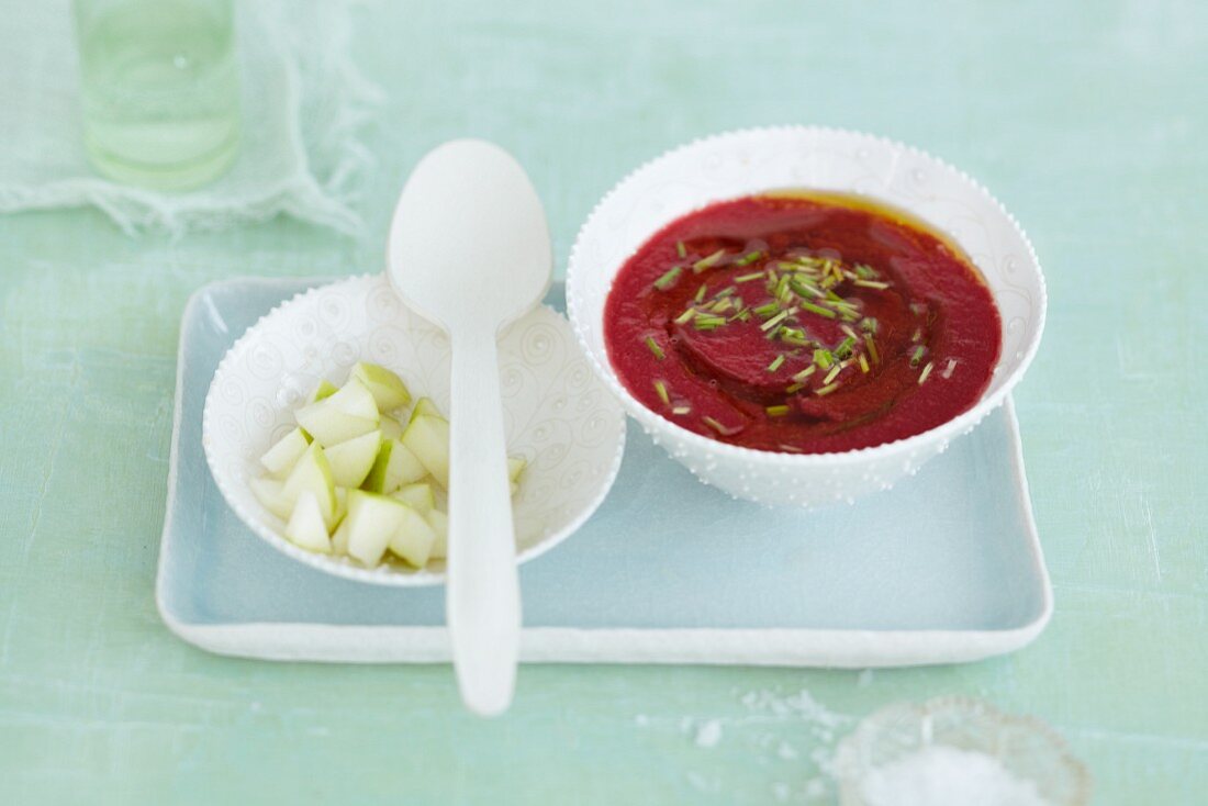 A beetroot dressing with apple