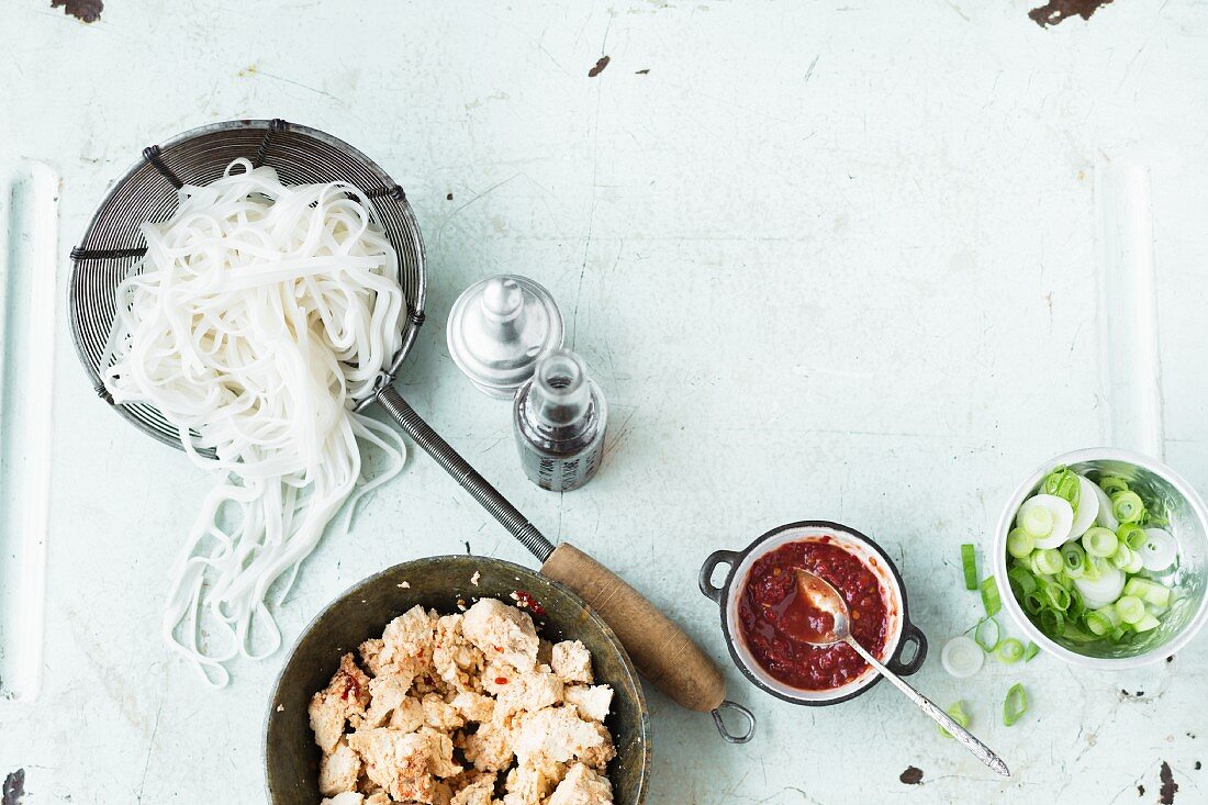 Ingredients for rice noodles with chicken