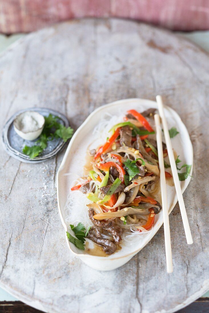 Beef with vegetables and rice noodles