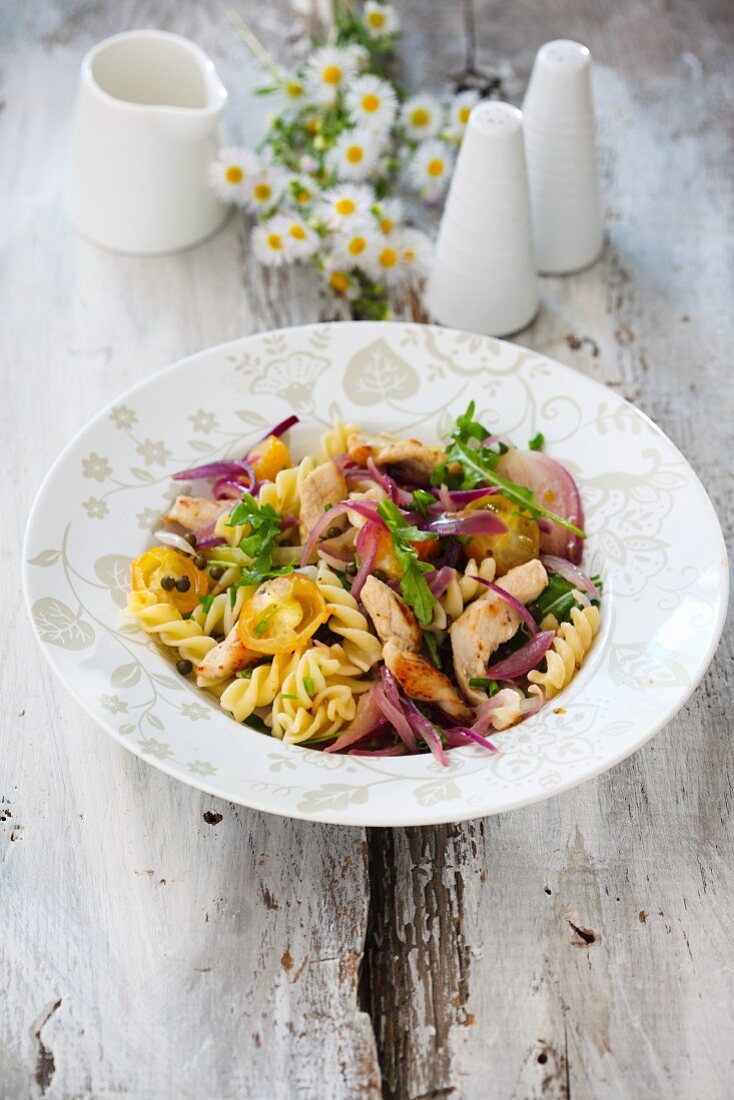 Fusilli with chicken and red onions
