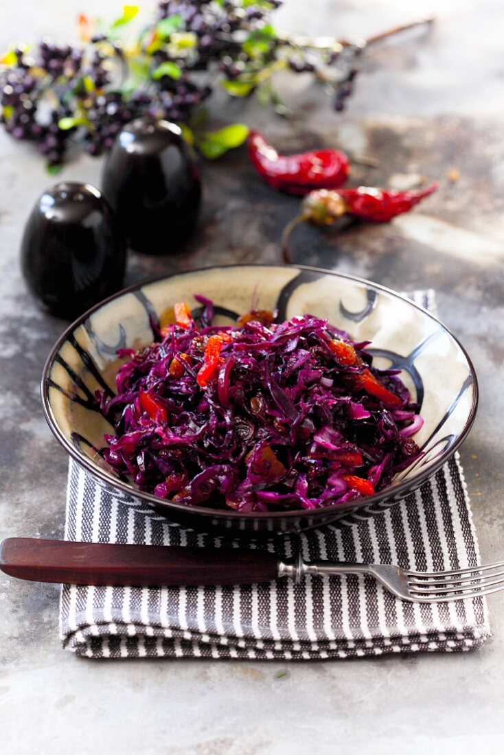 Rotkohl mit Rosinen und Chilischoten