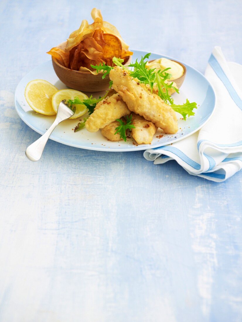 Fisch-Tempura mit Aioli und Gemüsechips