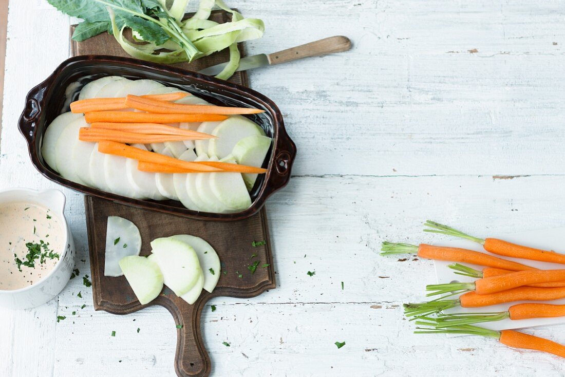 Kohlrabigratin mit Möhren zubereiten