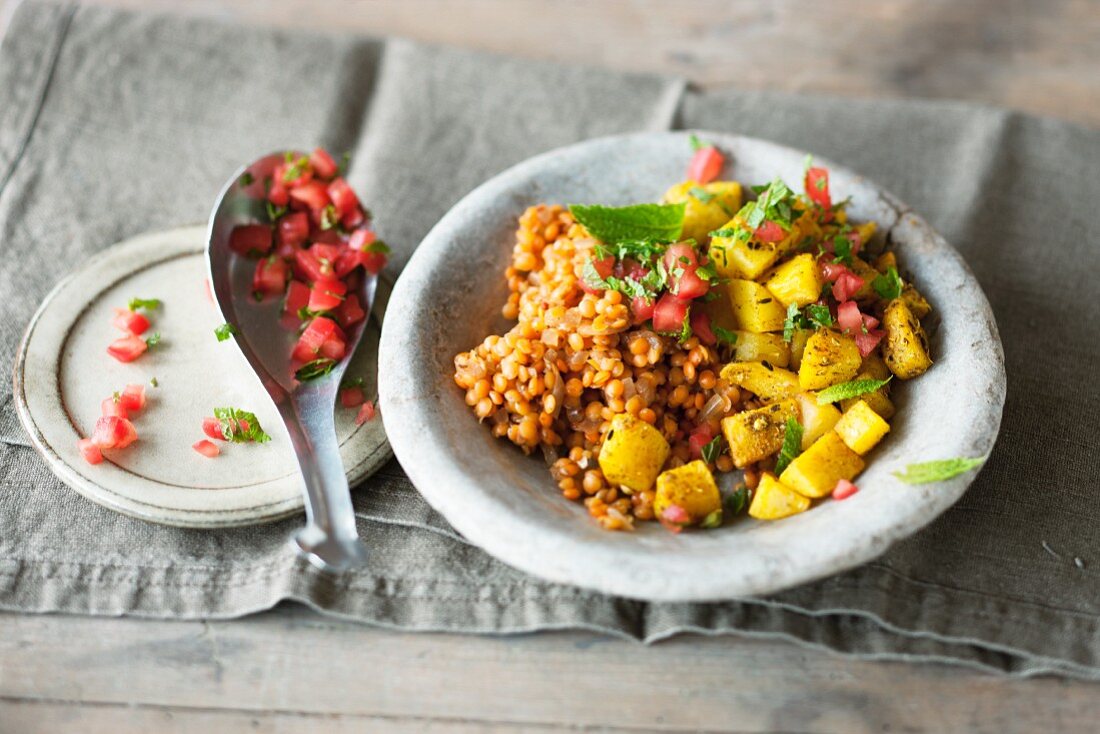 Spicy potatoes with a lentil medley