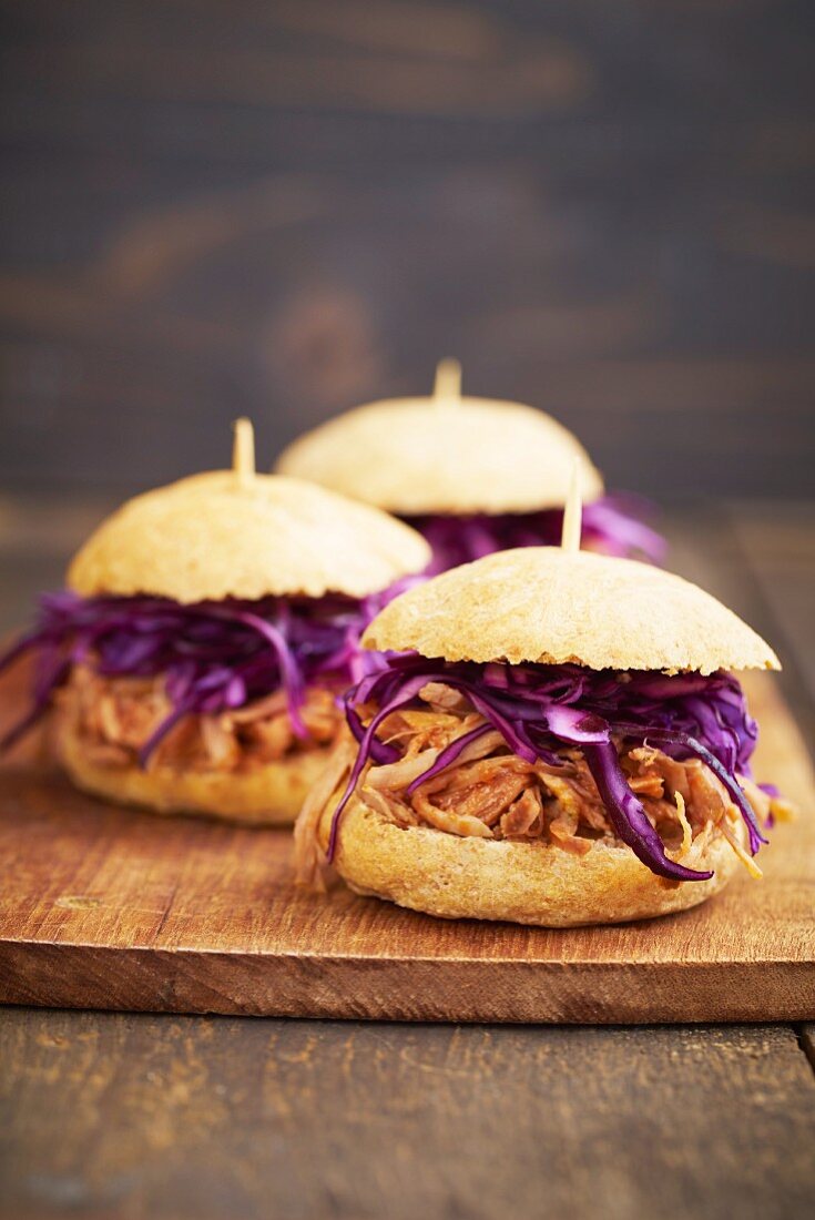 Mini pulled pork burgers with red cabbage and fried onions