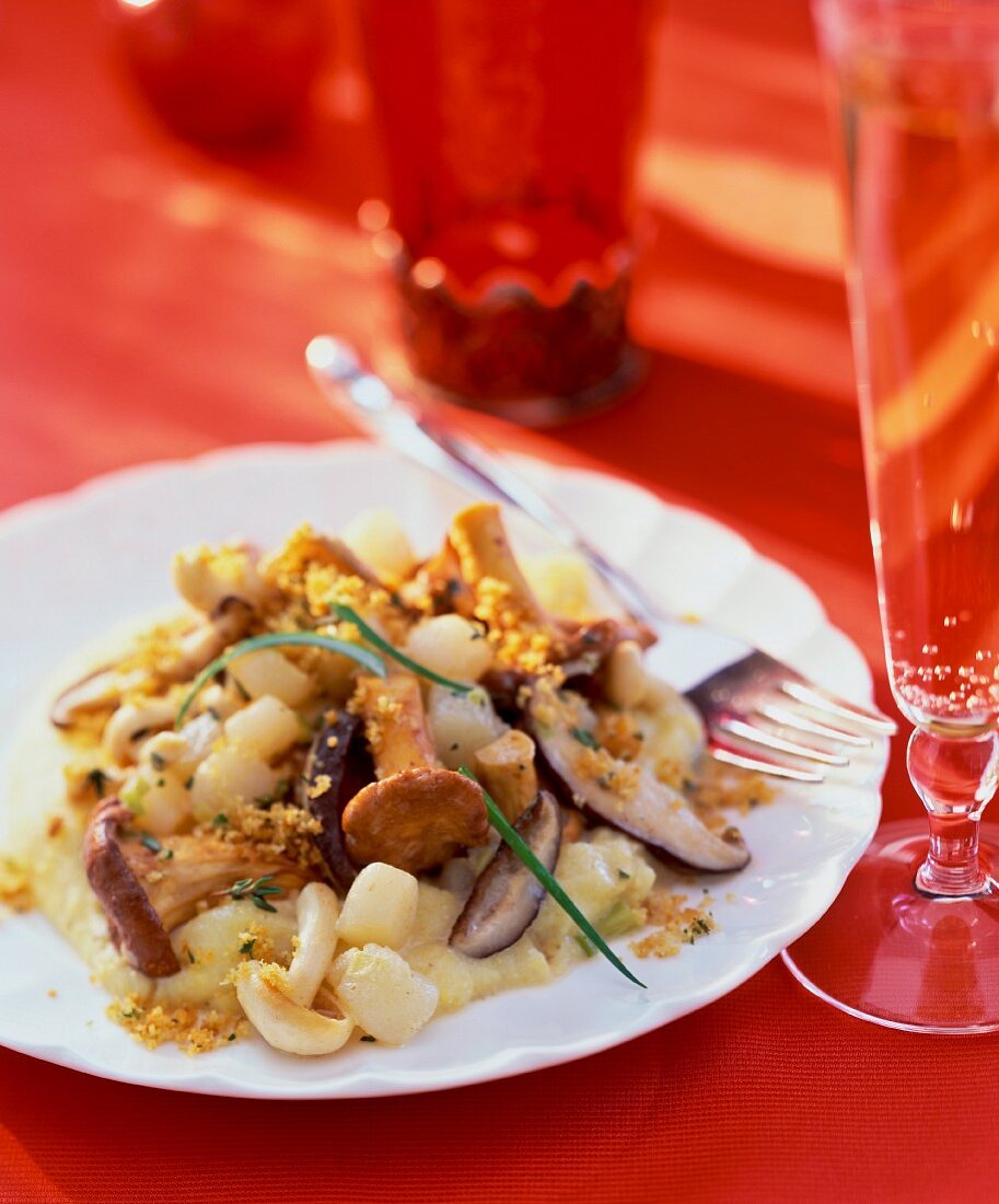 Pilzragout mit Bröselbutter