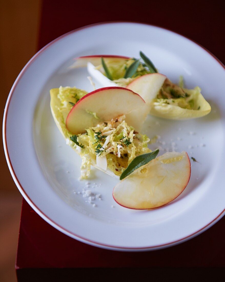 Chicory salad with apple, sage and cheese