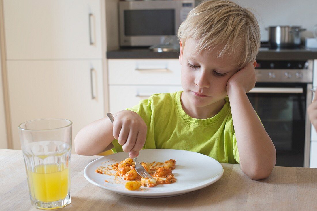 A little boy eating lunch