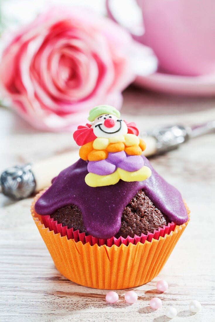 A clown cupcake