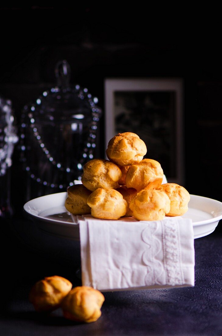 A pile of profiteroles on a cake stand